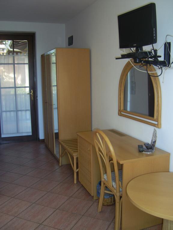 Hotel La Collinetta Sesto Calende Room photo